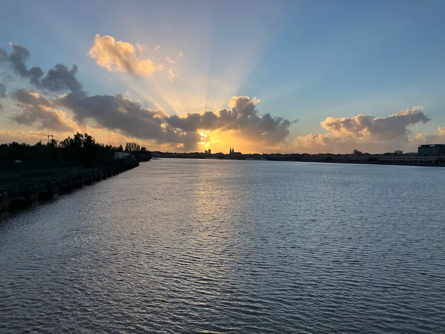 Un beau coucher de soleil sur la Garonne